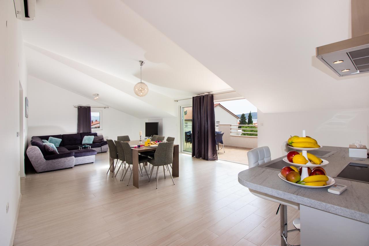 Apartment Villa Rina- Heated Salt Water Pool Kastela Luaran gambar