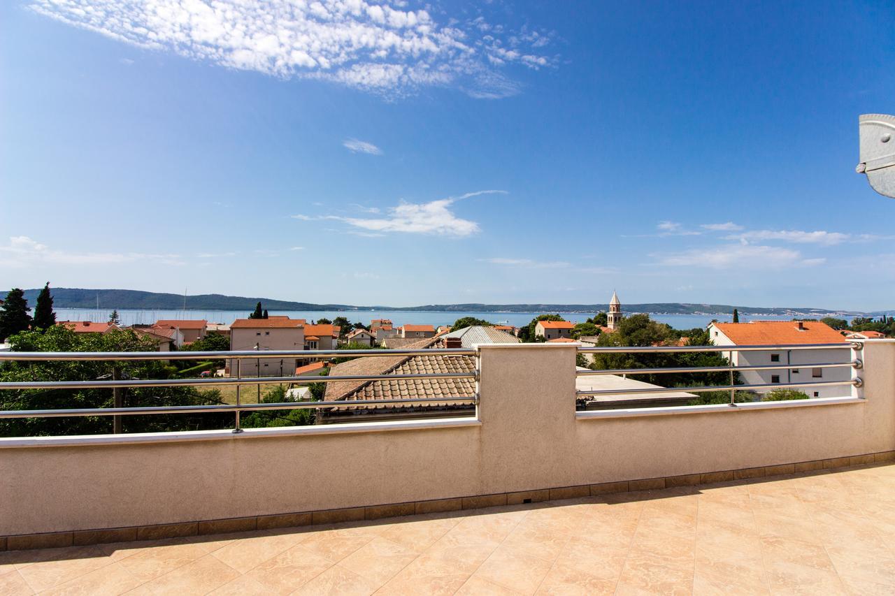 Apartment Villa Rina- Heated Salt Water Pool Kastela Luaran gambar